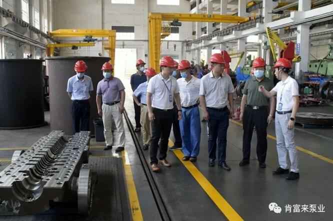 董事长、总经理陈迪，党委副书记黎宇明陪同调研组一行参观深圳立德特色农产品开发有限公司展览室