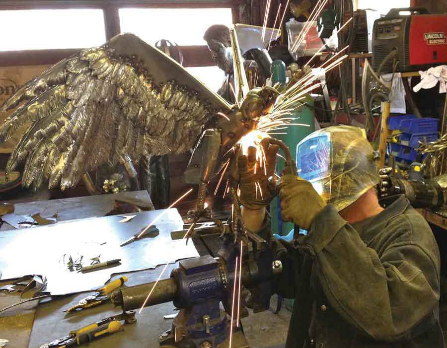 全球钣金新闻-金属制造狂：焊工制作动物的金属钣金-呼和浩特戚彬客户关系管理有限公司