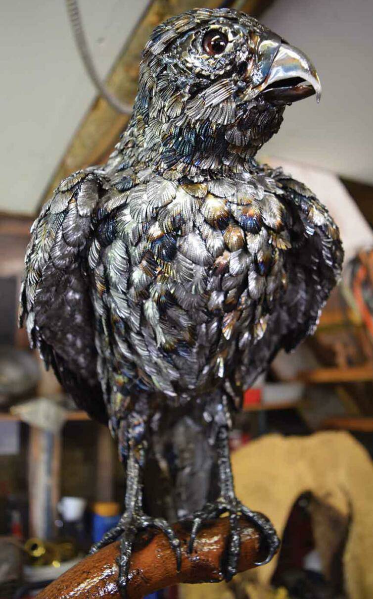 全球钣金新闻-金属制造狂：焊工制作动物的金属钣金-呼和浩特戚彬客户关系管理有限公司