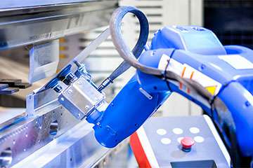 钣金行业资讯-采用机器人钣金折弯，钣金加工行业已经不再需要大批量的尺寸来使用机器人折弯机-呼和浩特戚彬客户关系管理有限公司