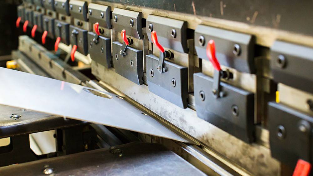 制作钣金加工项目都有哪些基础设备？-呼和浩特戚彬客户关系管理有限公司